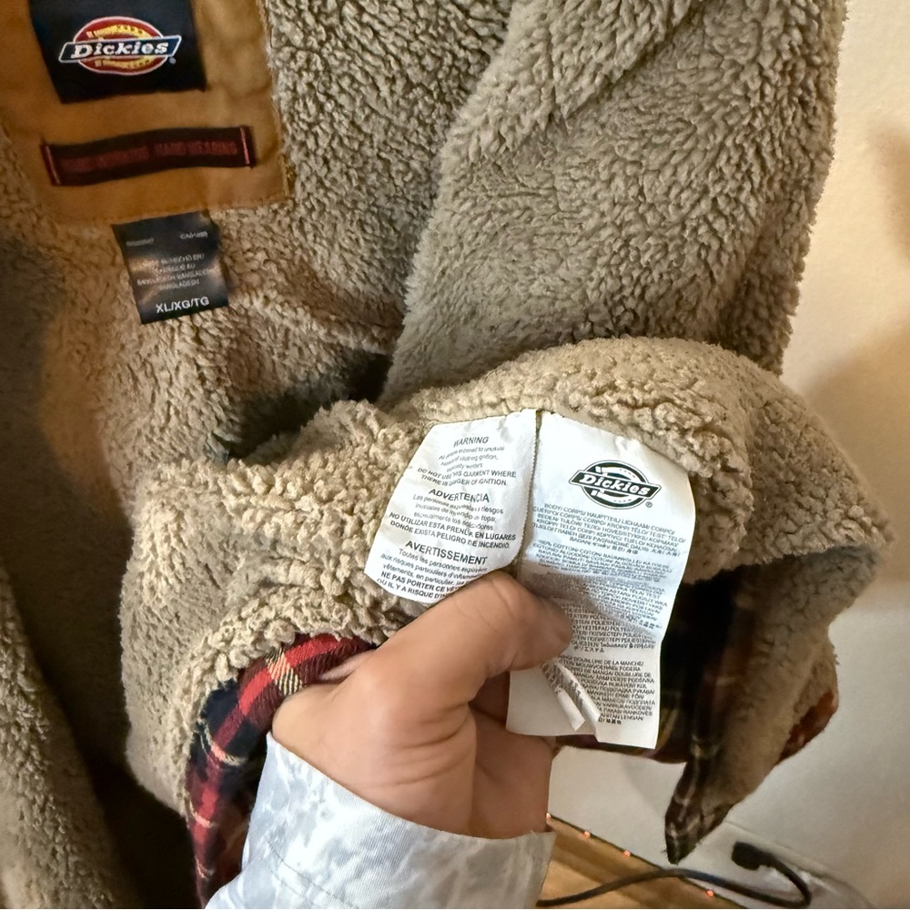 Dickies Red and Black Plaid Sherpa-Lined Jacket - Picture 5 of 7